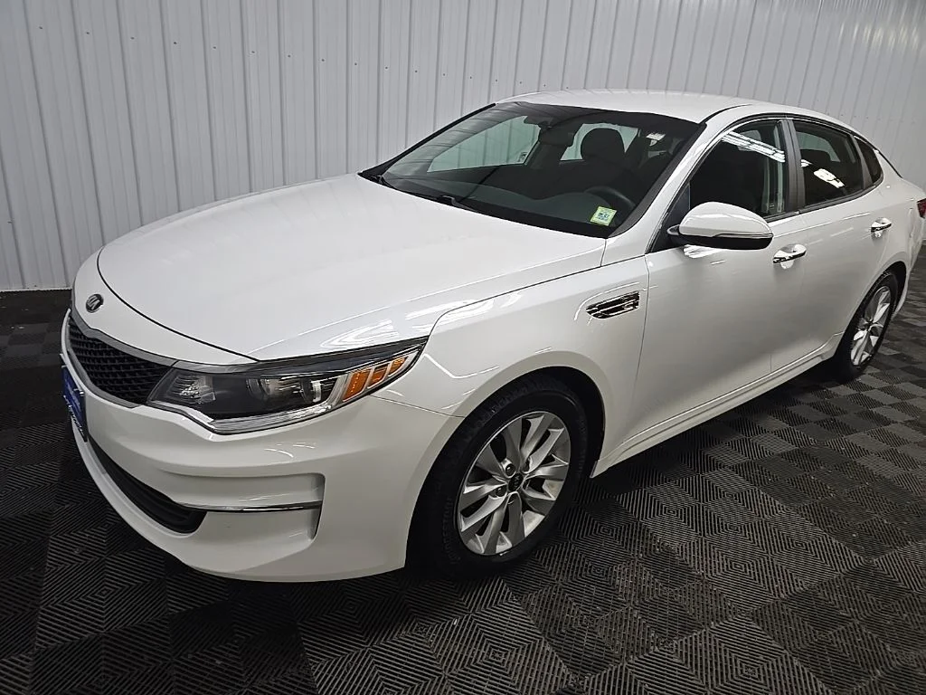 Used 2018 White Kia LX image 8