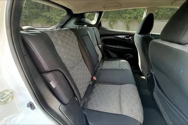 Used 2020 White Nissan SV image 25