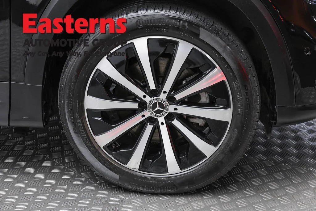 Used 2022 Black Mercedes-Benz GLB 250 image 31