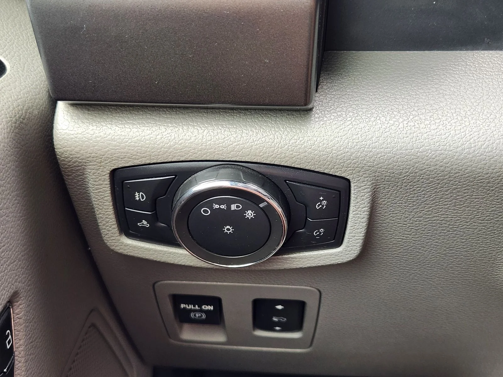 Used 2020 White Ford XLT image 22