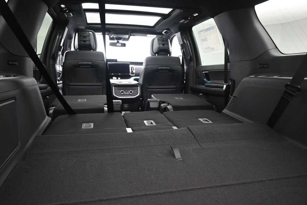 New 2027 White Ford Platinum image 25