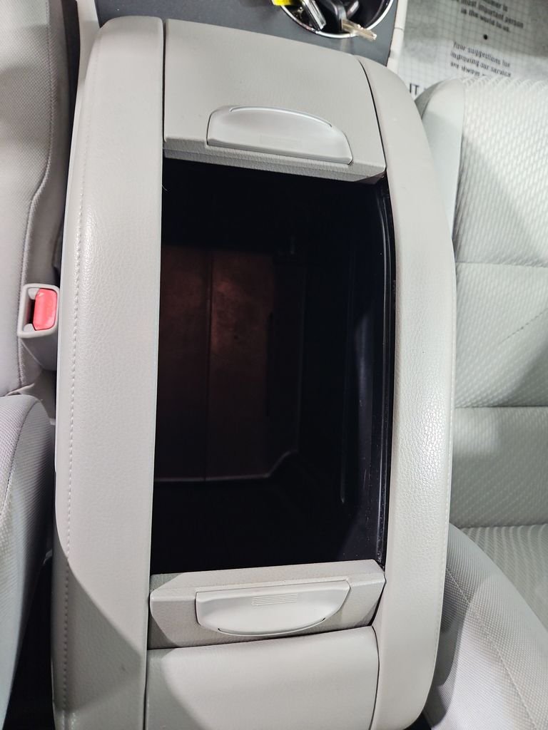 Used 2014 White Toyota LE image 25