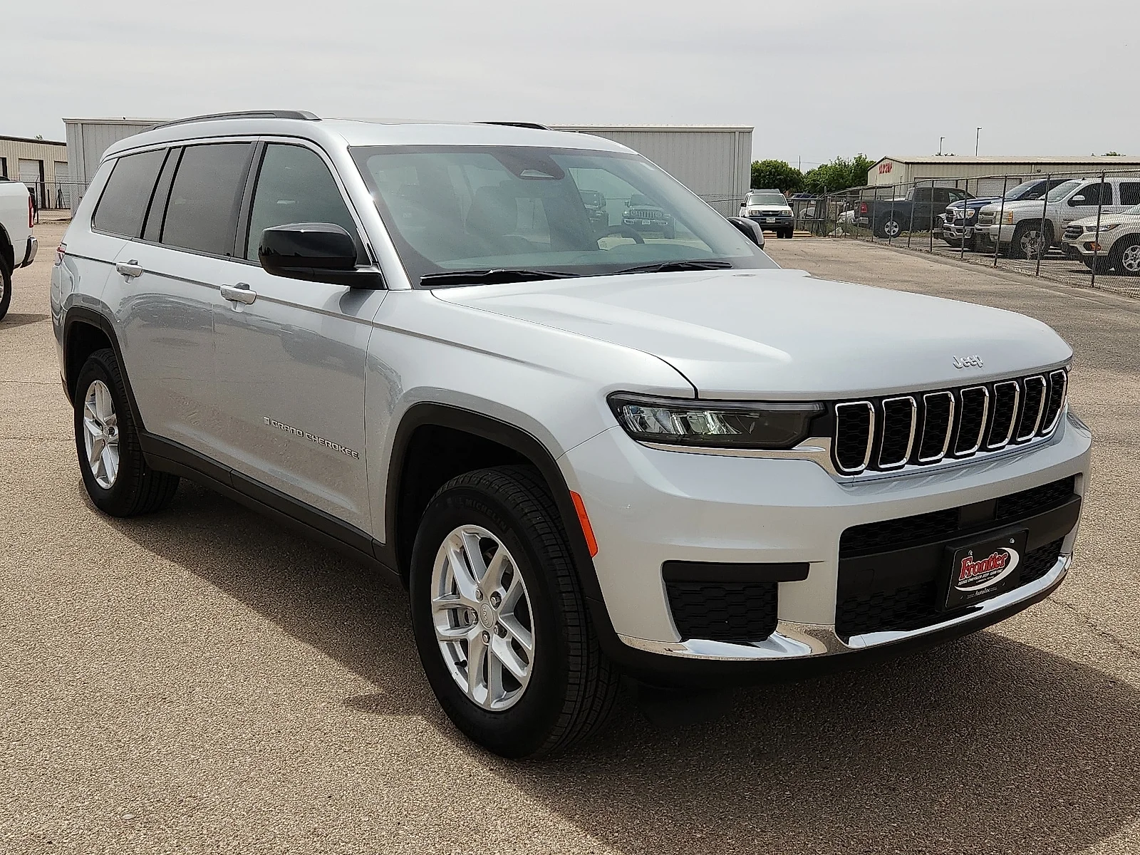 New 2025 Silver Zynith  Paint Jeep L LAREDO X 4X4 image 6