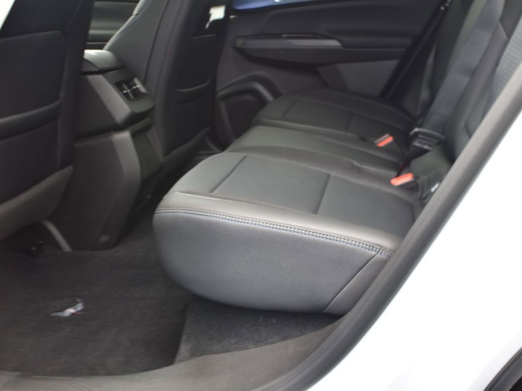 New 2025 Summit White Chevrolet LT image 14