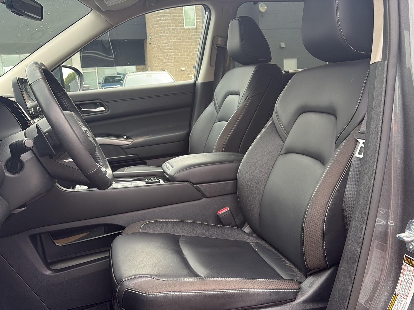 Used 2024 Gun Metallic Nissan SL image 5