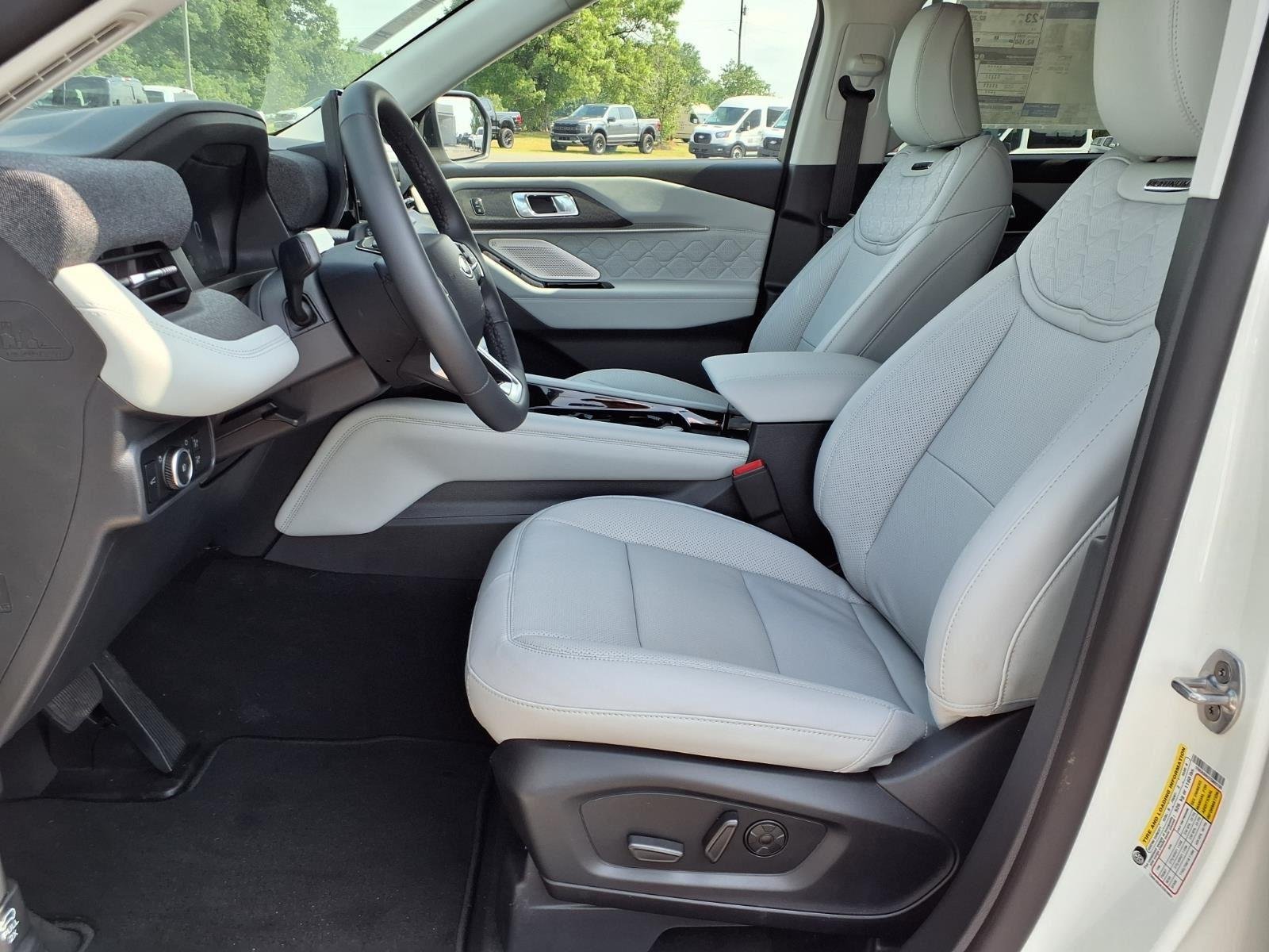 New 2026 Star White Metallic Tri-Coat Ford Platinum™ image 20