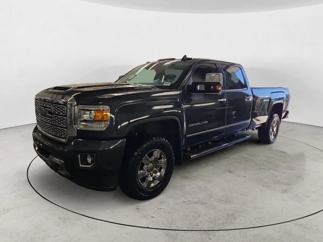 2018 GMC Sierra 4WD Crew Cab Standard Box Denali's photo