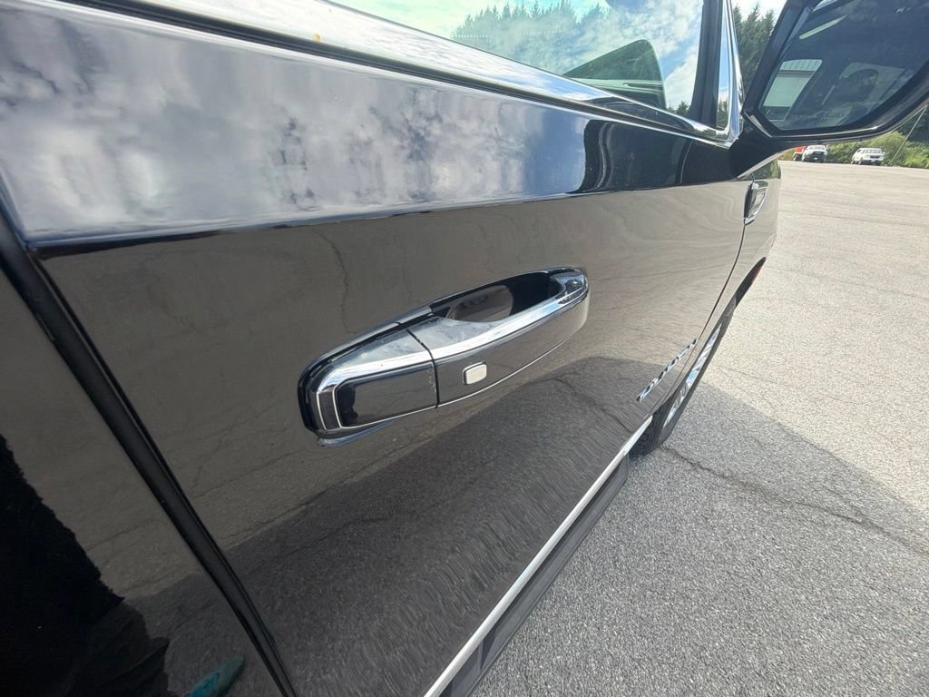 Used 2024 Onyx Black GMC SLT image 20