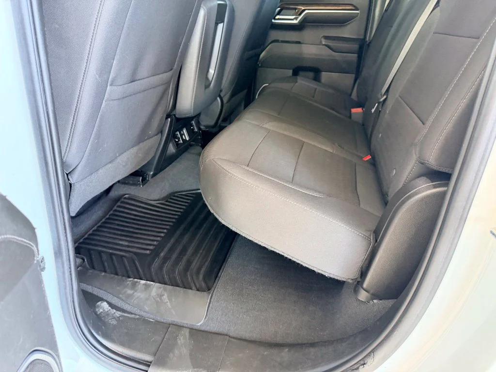 Used 2023 White GMC Elevation image 29