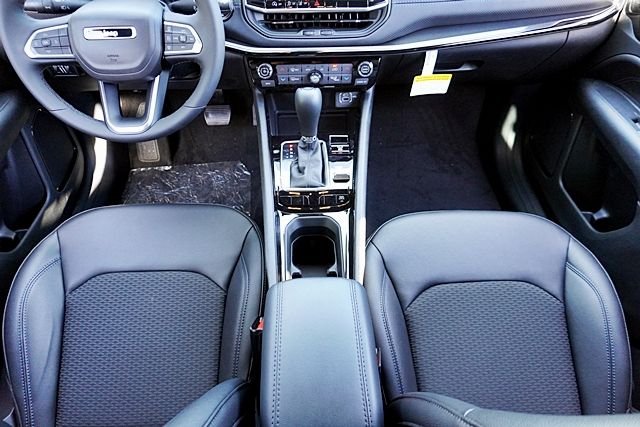 New 2026 Bright White Clearcoat Jeep Latitude image 23