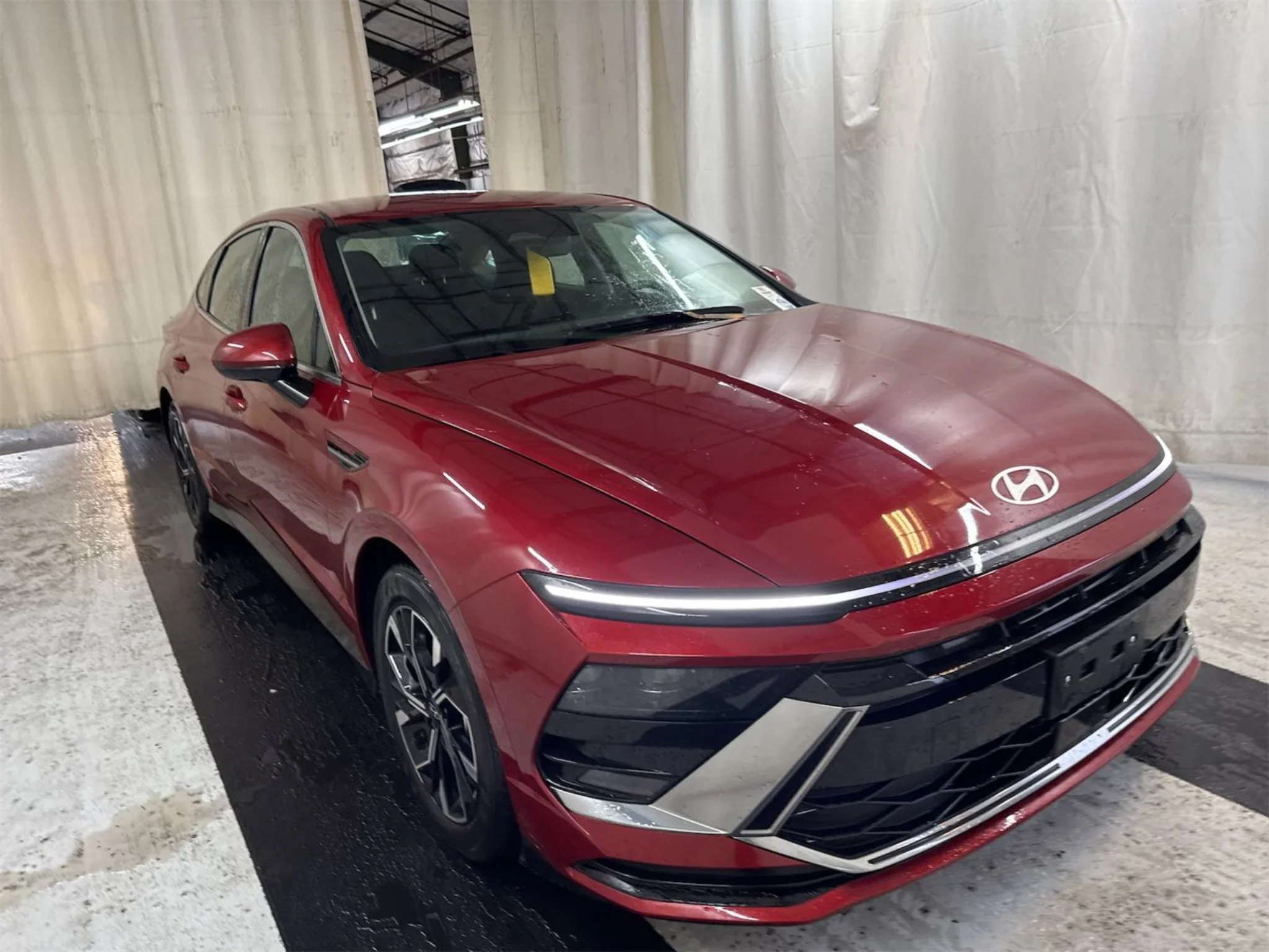 Used 2025 Ultimate red Hyundai SEL image 4
