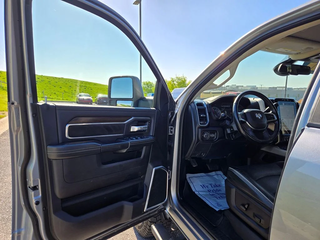 Used 2023 Silver Ram Laramie image 14