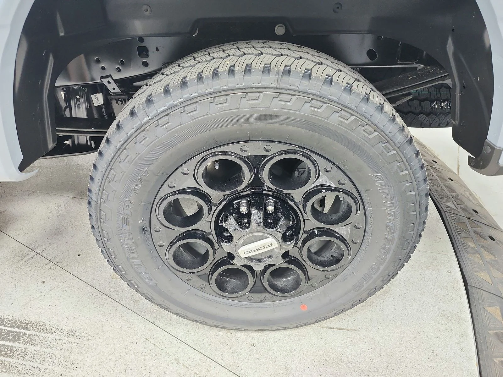 New 2026 Glacier Gray Metallic Tri-Coat Ford F-250® Lariat® image 55