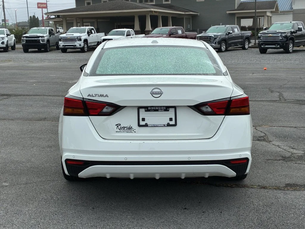 Used 2025 White Nissan 2.5 SV image 6