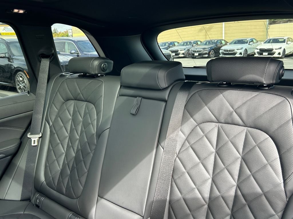 New 2026 Tanzanite Blue II Metallic BMW xDrive50e image 32