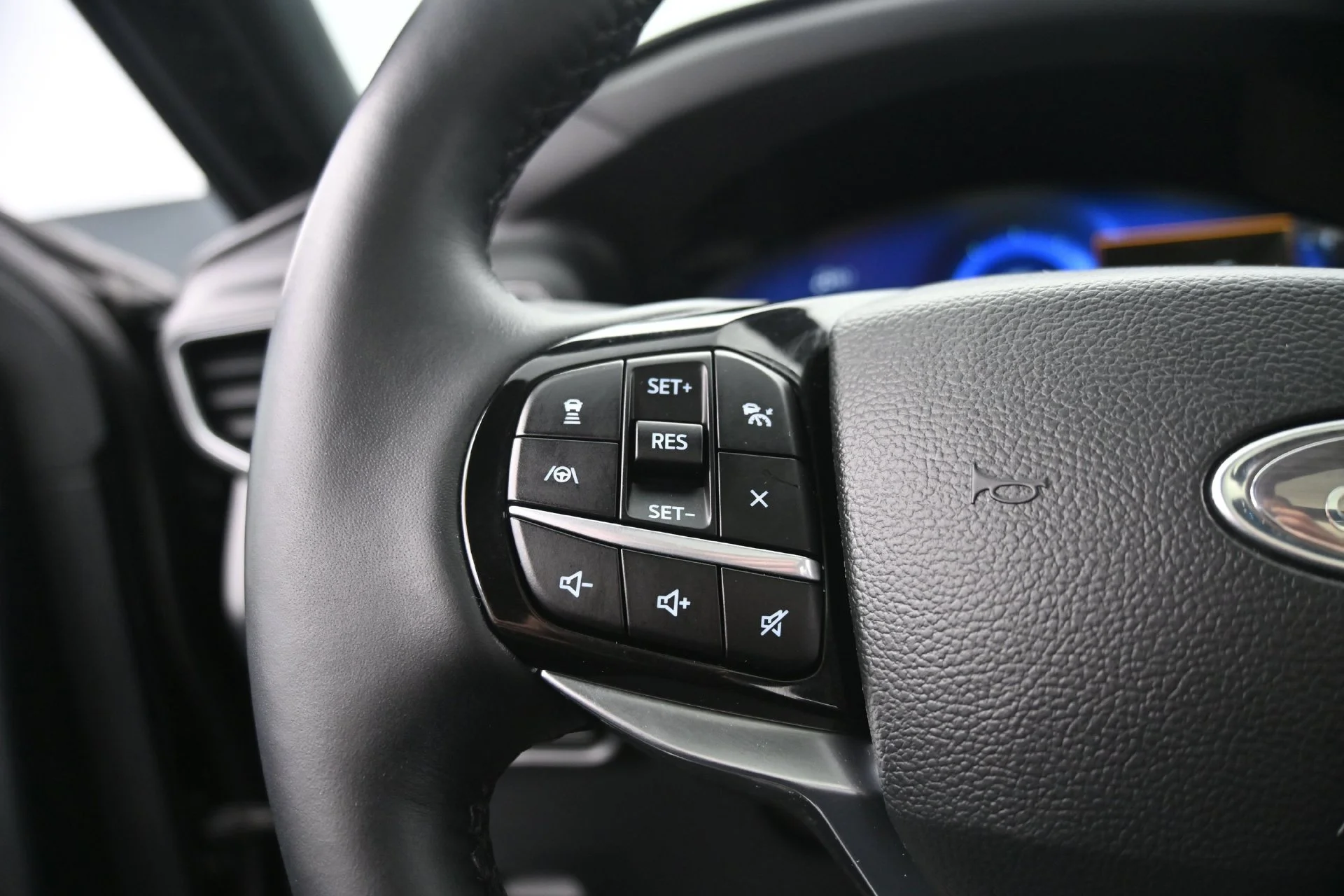 Used 2022 Black Ford Platinum image 23