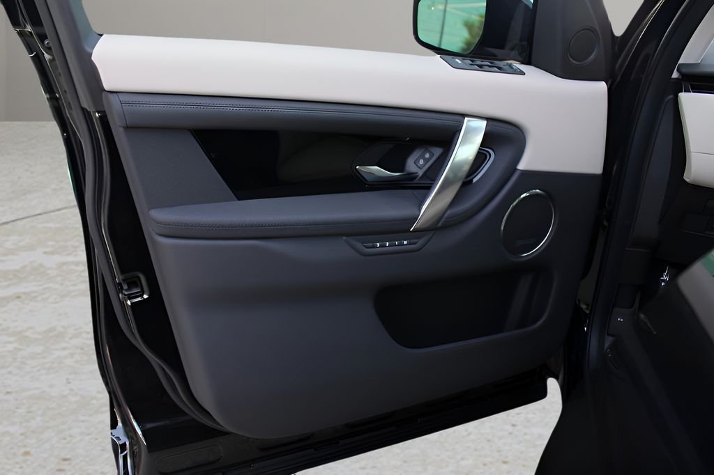 New 2025 Santorini Black Land Rover S image 10
