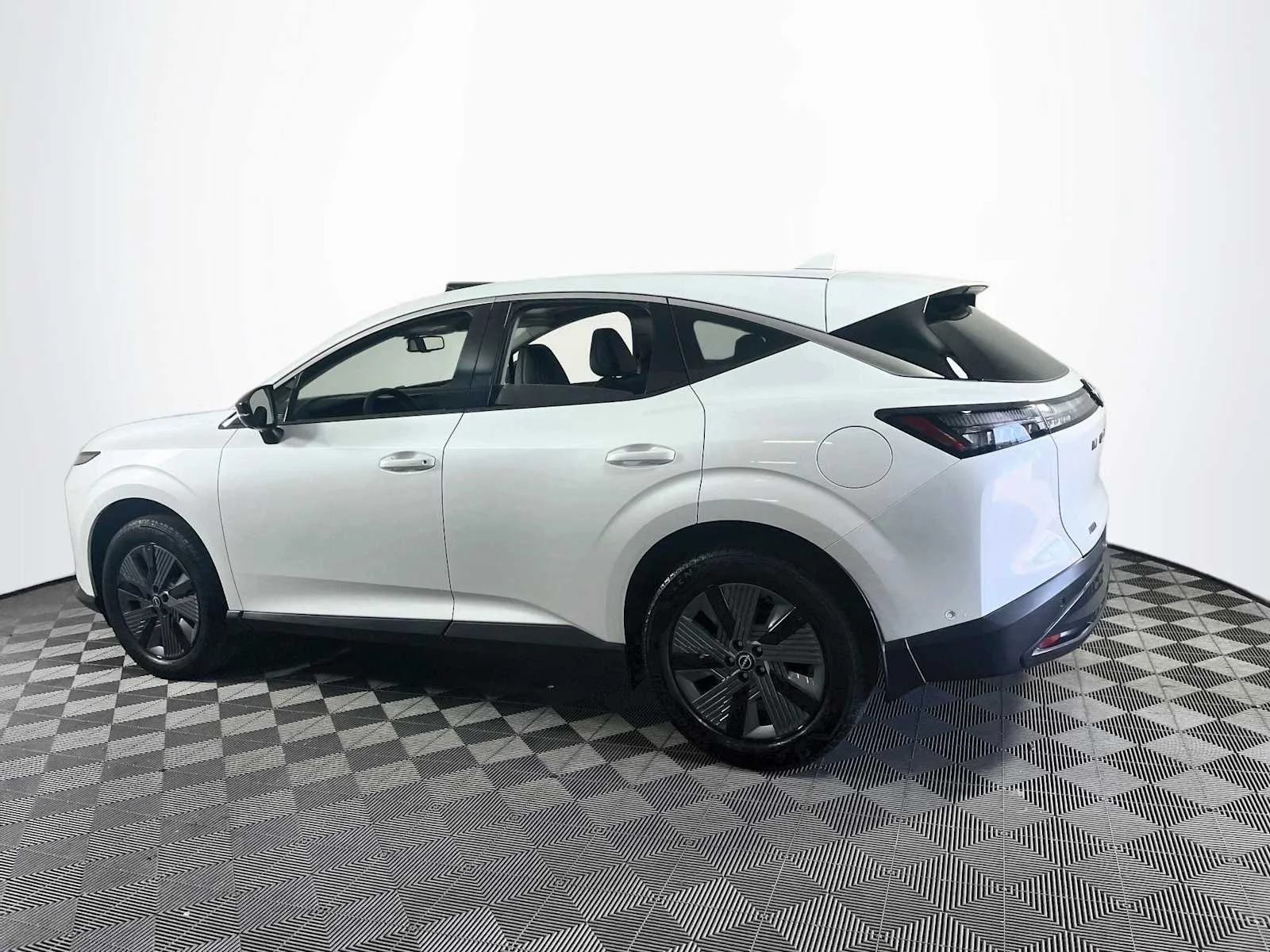 Certified Used 2025 Everest White Pearl Tricoat Nissan SL image 6