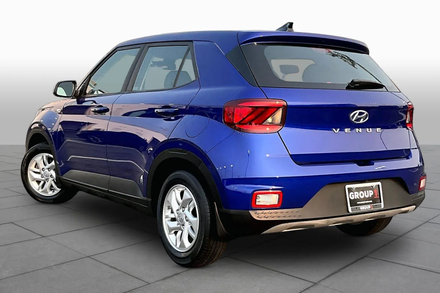 Used 2022 Intense Blue Hyundai SE image 11