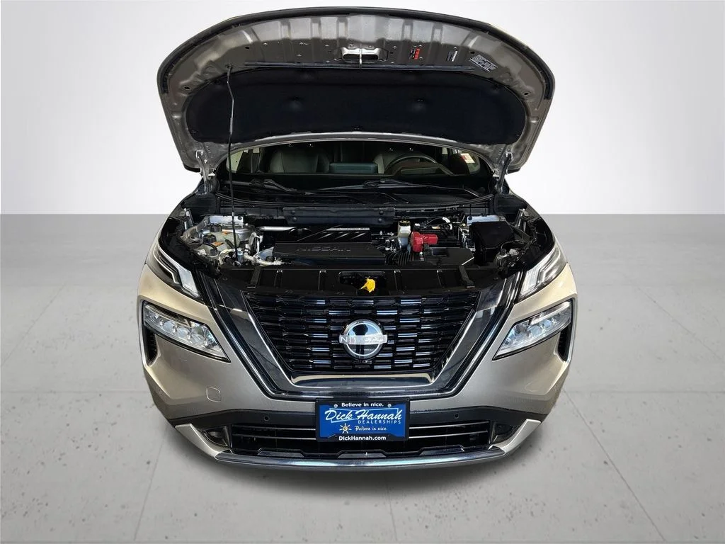 Used 2023 Gold Nissan Platinum image 23