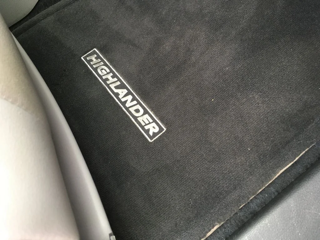 Used 2019 White Toyota XLE image 34