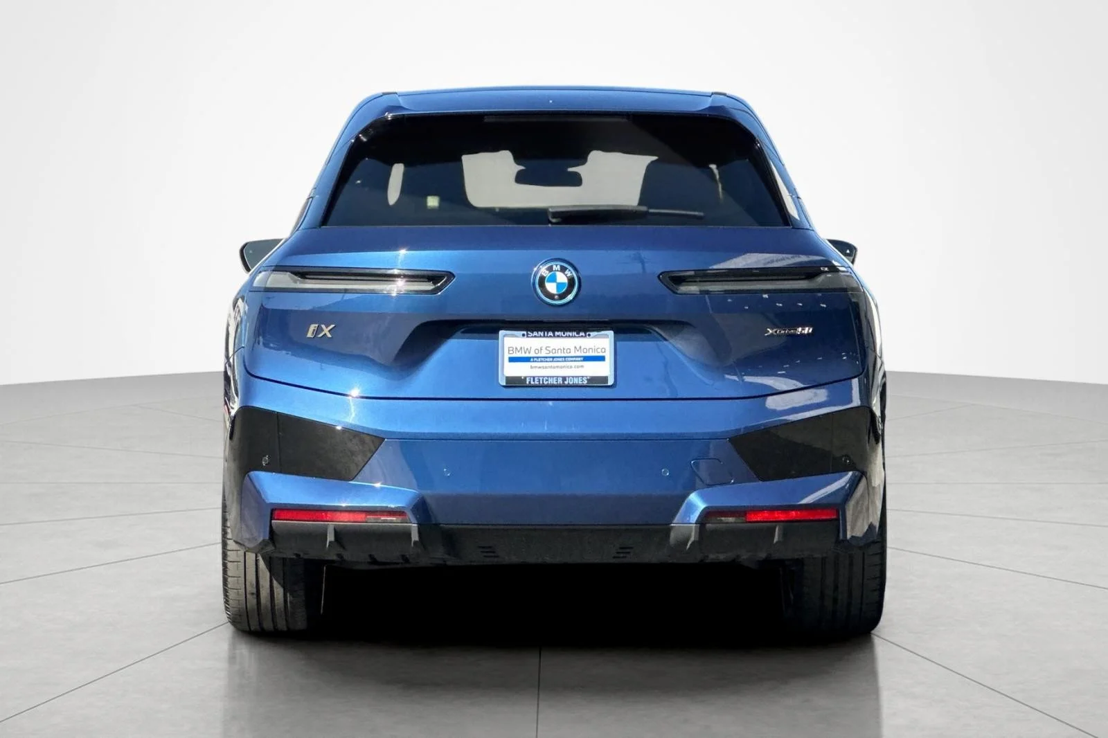 Used 2022 Phytonic Blue Metallic BMW xDrive50 image 4