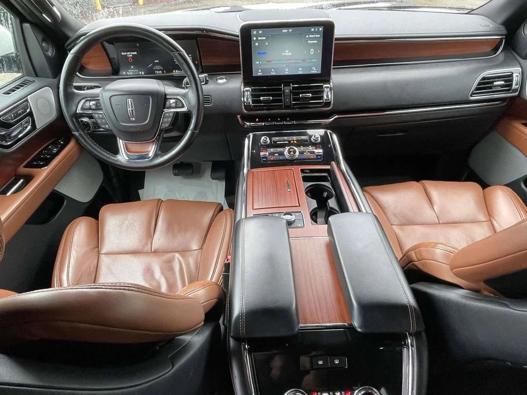 Used 2020 White Lincoln Reserve image 11