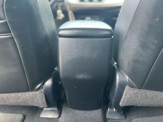 Used 2015 Red Toyota LE image 22