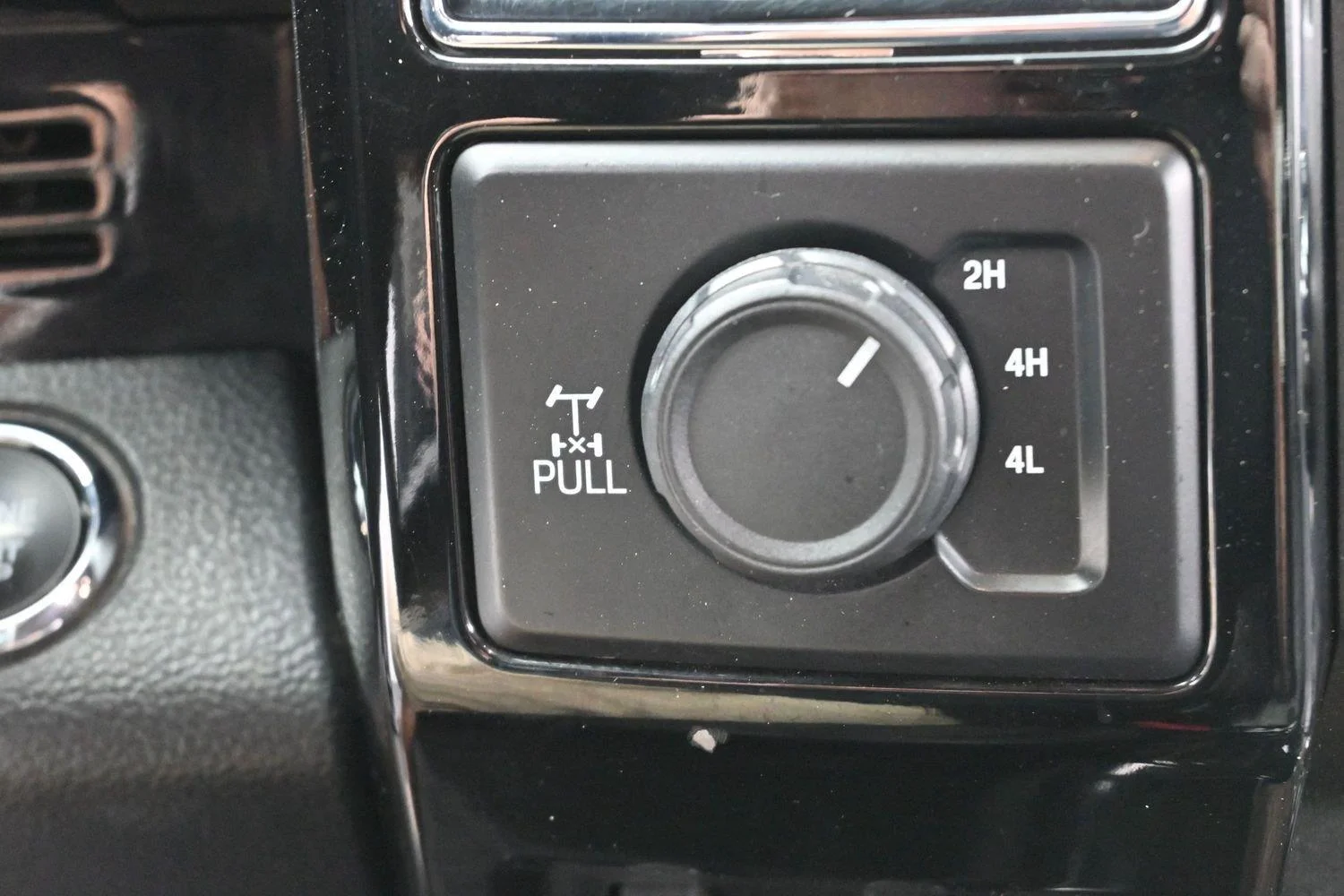 Used 2019 Agate Black Ford LARIAT image 25