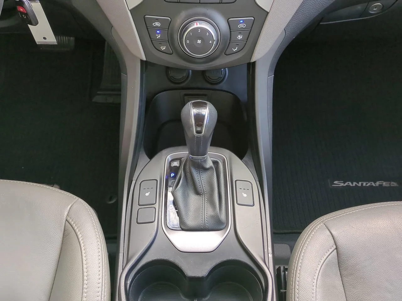 Used 2014 Mineral Gray Hyundai  image 15