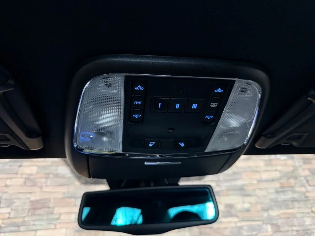 Used 2011 Ivory Chrysler Base image 29