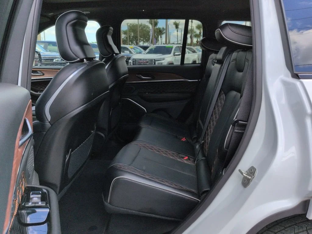 2024 Jeep Grand Cherokee Summit - Photo 14