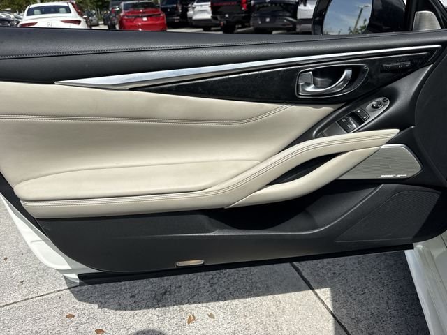 Used 2018 White INFINITI 3.0t LUXE image 13