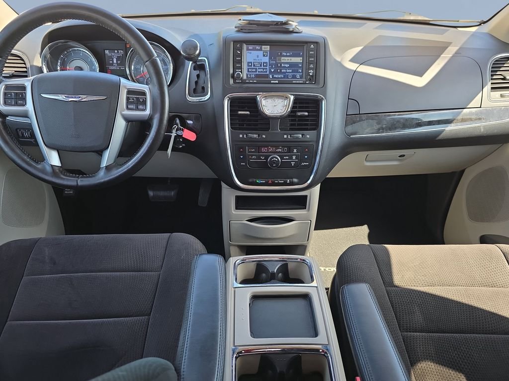 2011 Chrysler Town & Country Touring - Photo 13