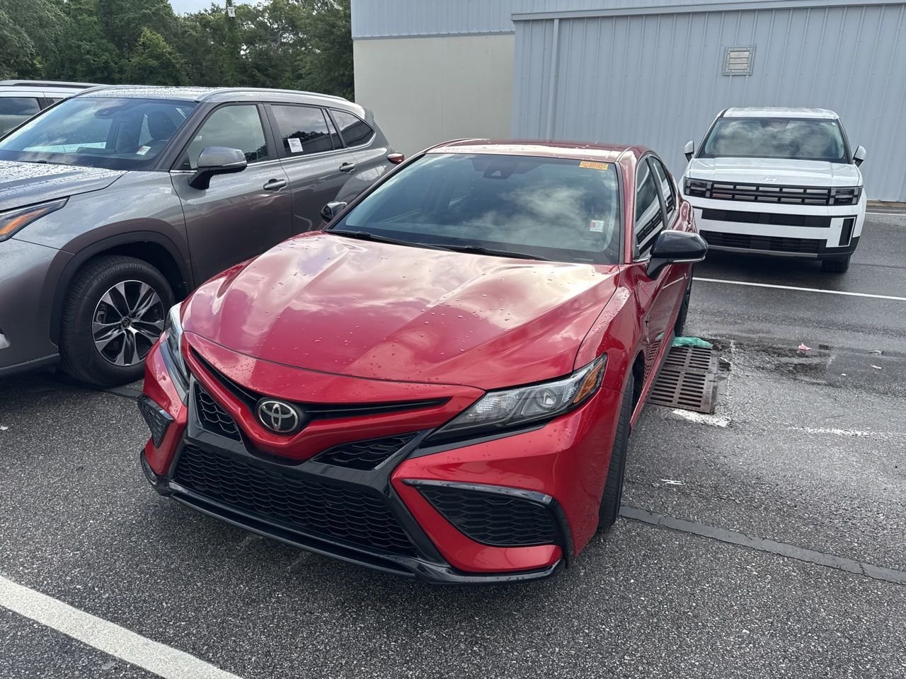 2022 Toyota Camry SE's photo