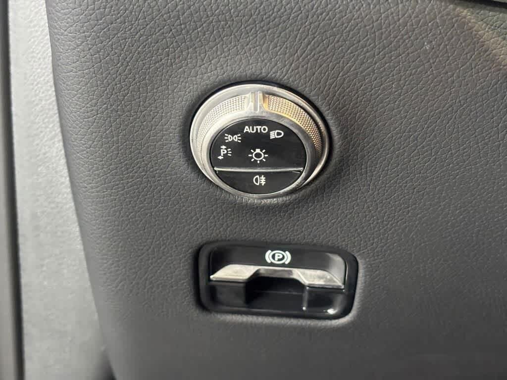 New 2026 2040/Black Mercedes-Benz GLC 300 image 22