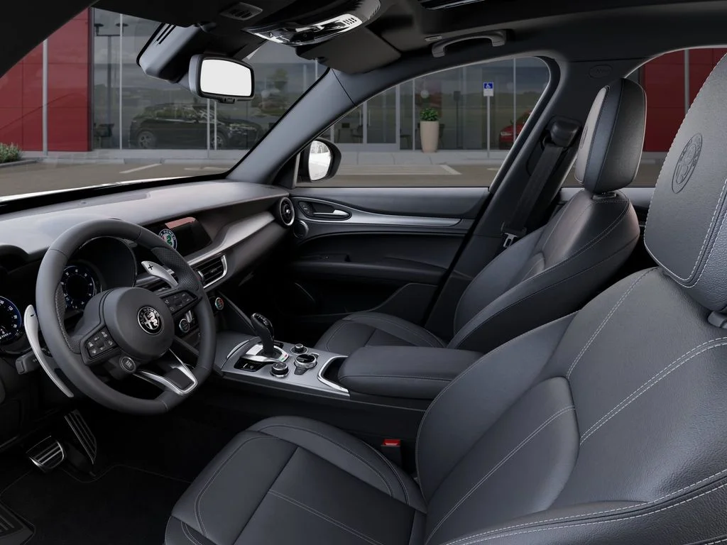 New 2025 Vulcano Black Metallic Exterior Paint Alfa Romeo Base image 23