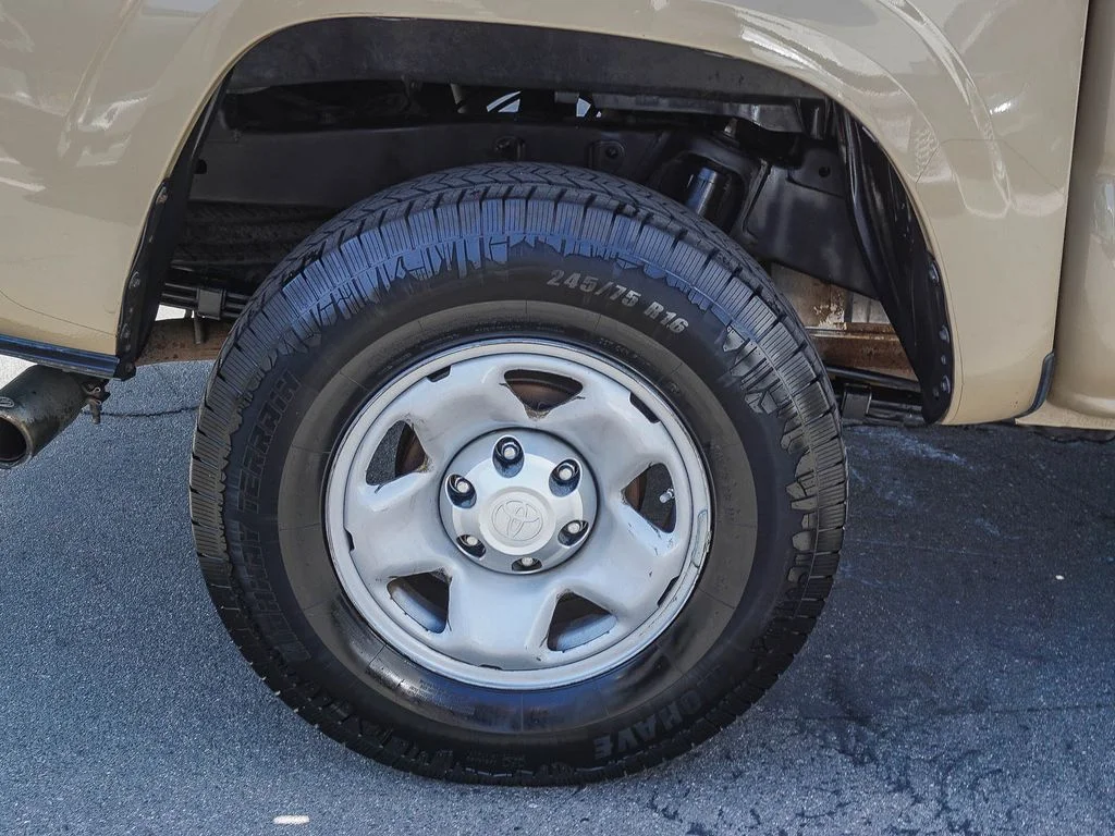 Used 2017  Toyota SR5 image 8