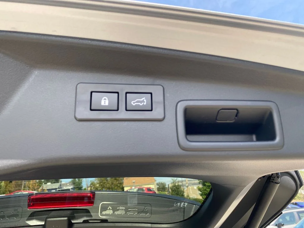 New 2026 ICE SILVER METALLIC Subaru Touring XT image 17