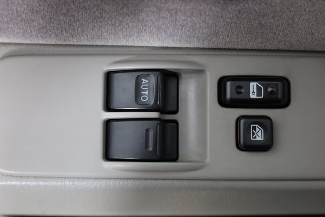 Used 2002 Silver Toyota  image 7