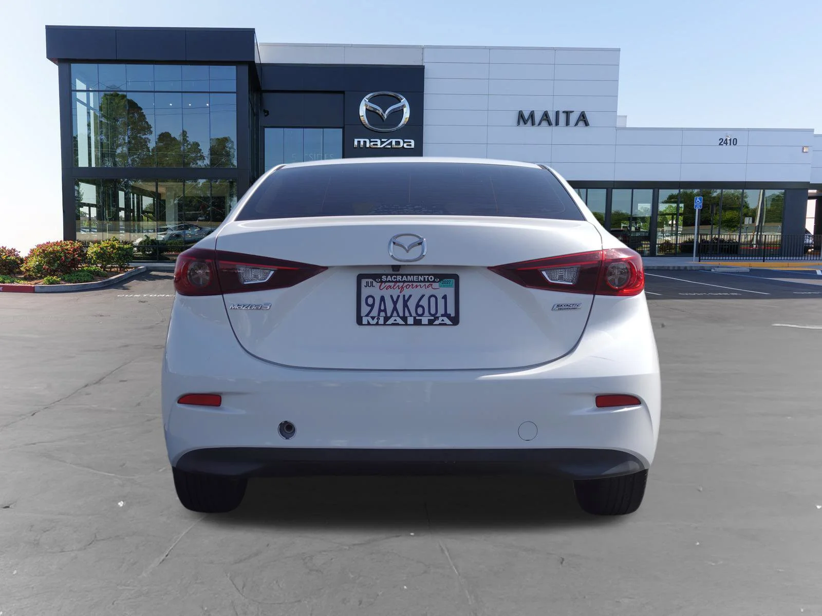 Used 2017 Snowflake White Pearl Mica Mazda Sport image 4