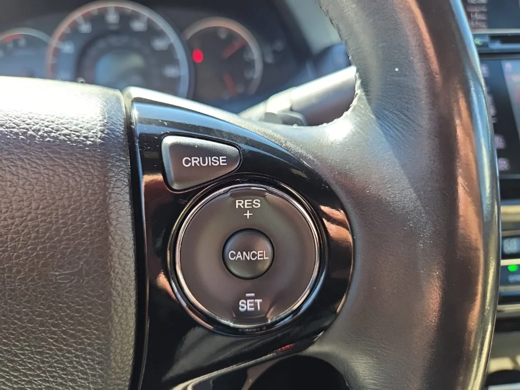 Used 2017  Honda EX-L image 24