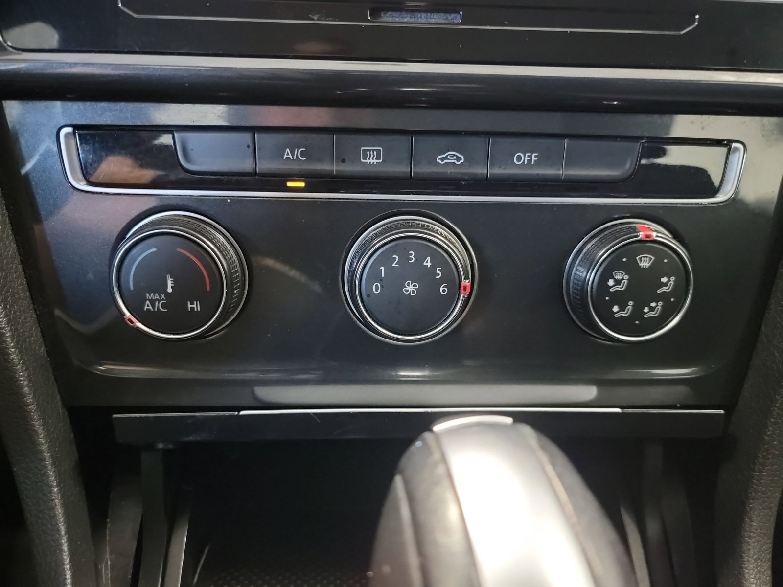 Used 2019 Deep Black Pearl Volkswagen S image 20