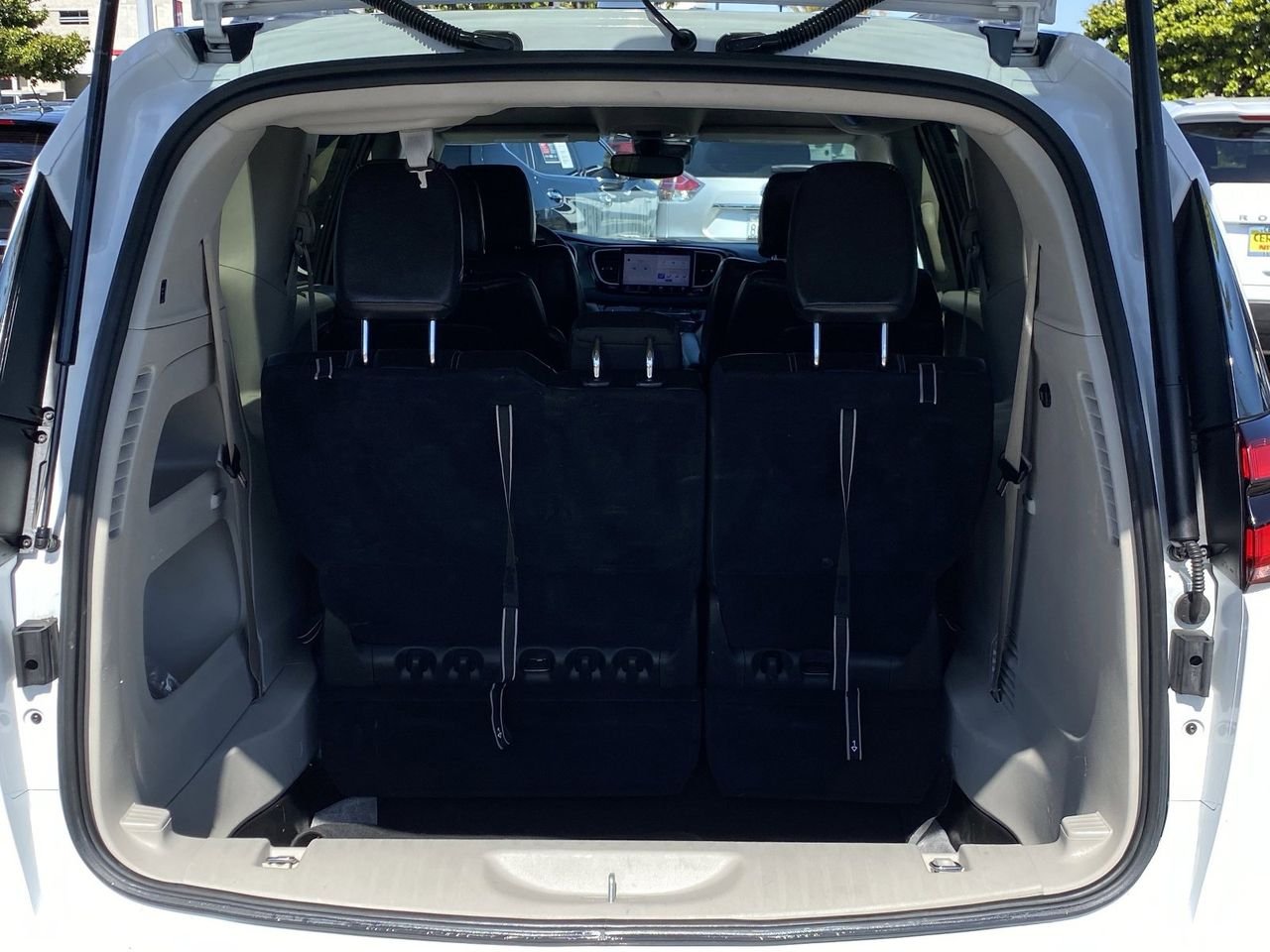 Used 2022 Bright White Chrysler Touring L image 13