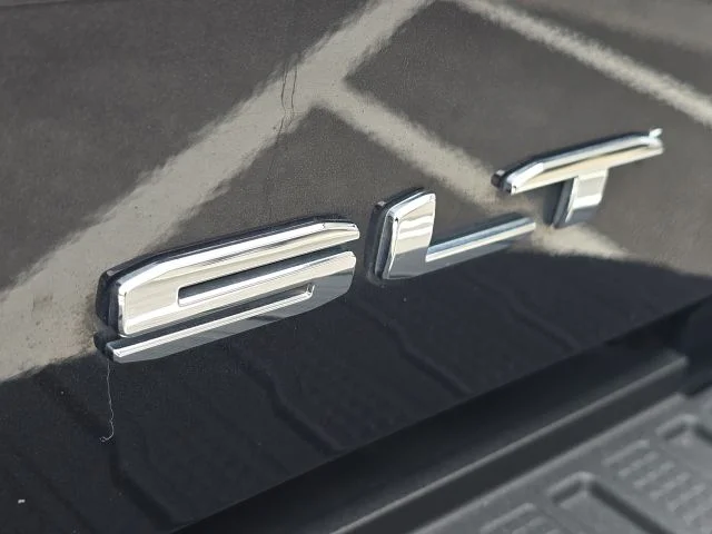 Used 2022 Silver GMC SLT image 10
