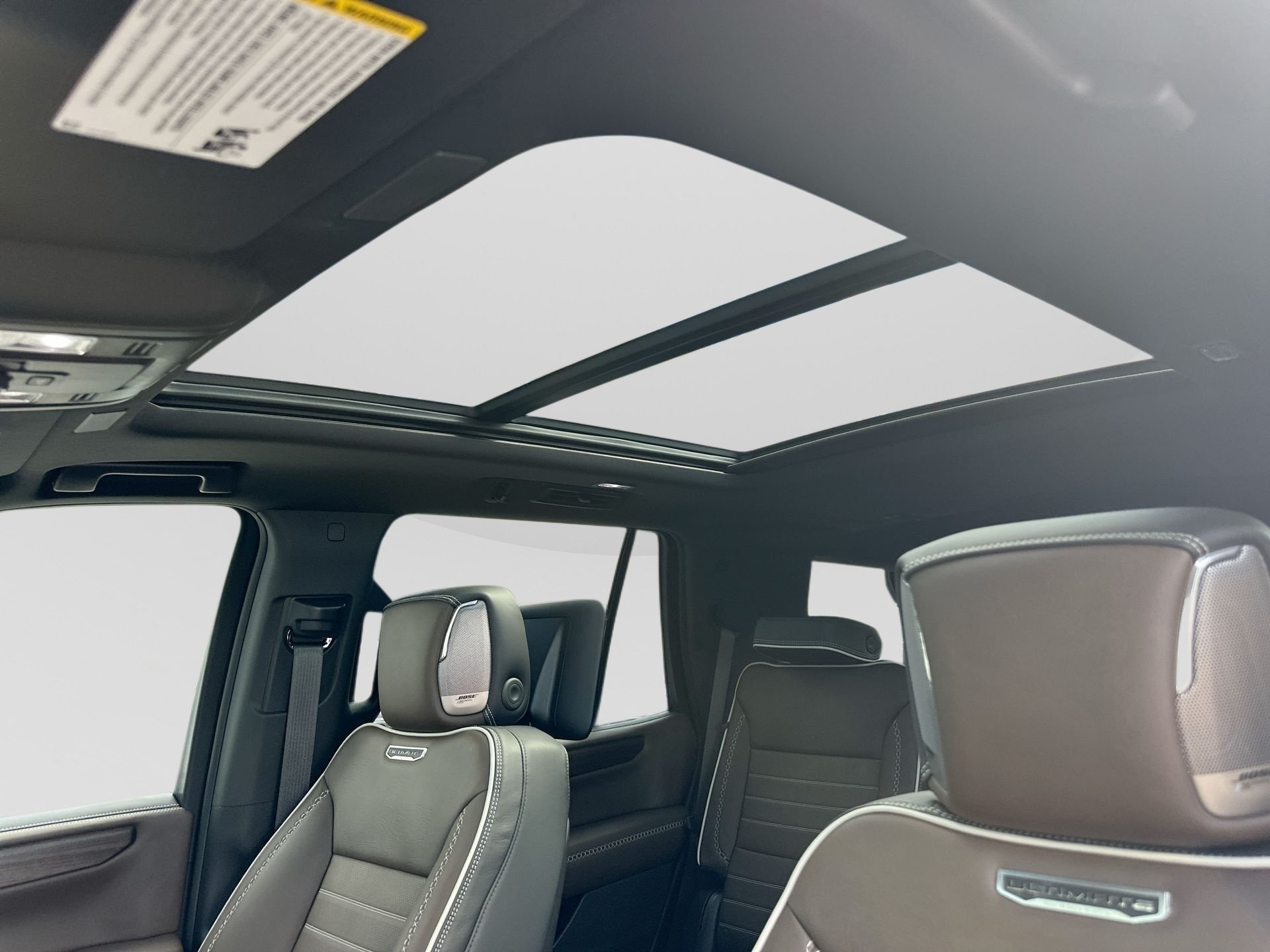 2025 GMC Yukon Denali Ultimate - Photo 19