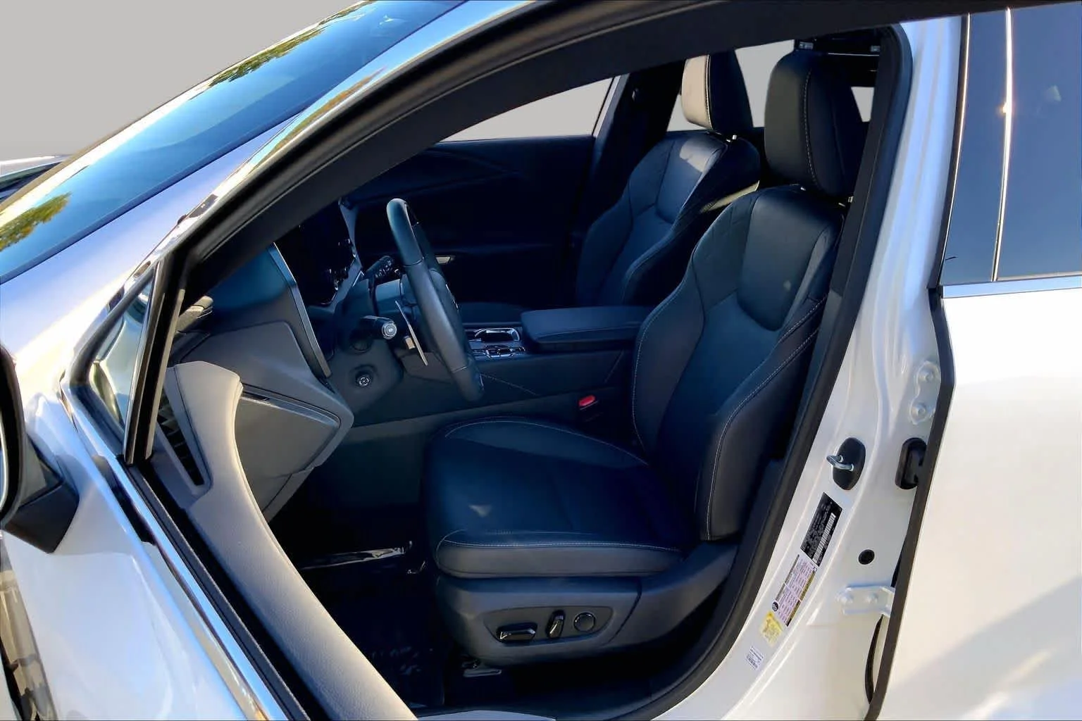 Used 2026 Eminent White Pearl Lexus Premium+ image 8
