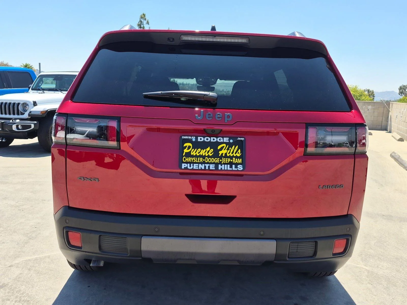 New 2026 Red Hot Pearl-Coat Exterior Paint Jeep Laredo image 5