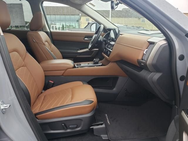 Used 2022 Gray Nissan Platinum image 18