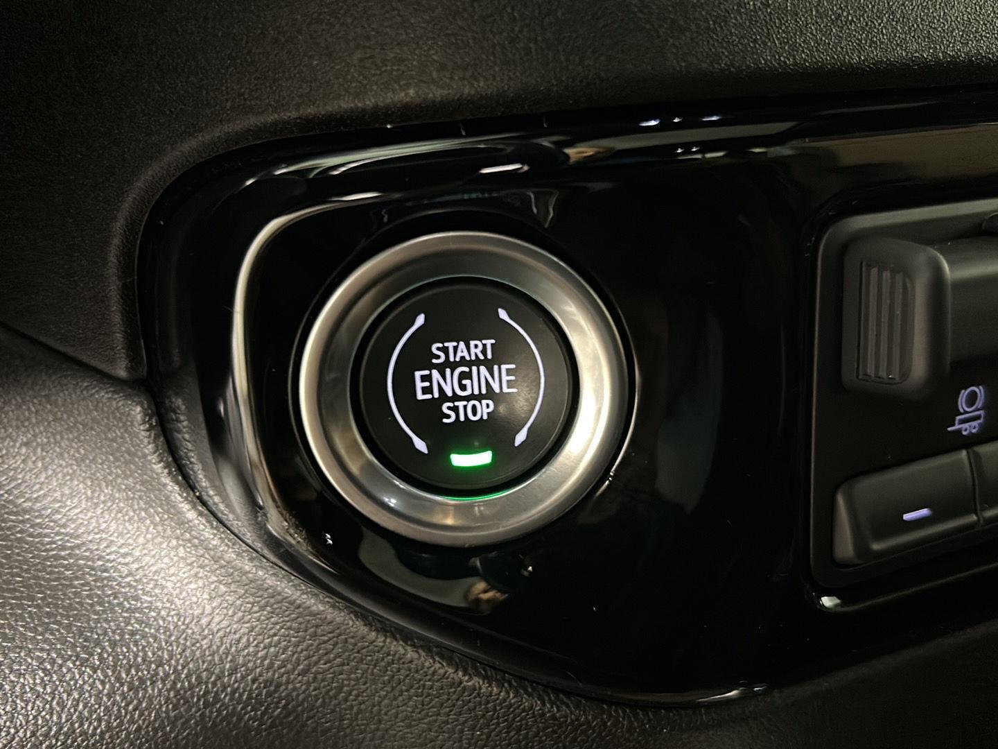 Used 2024 Iridescent Pearl Tricoat Chevrolet High Country image 28